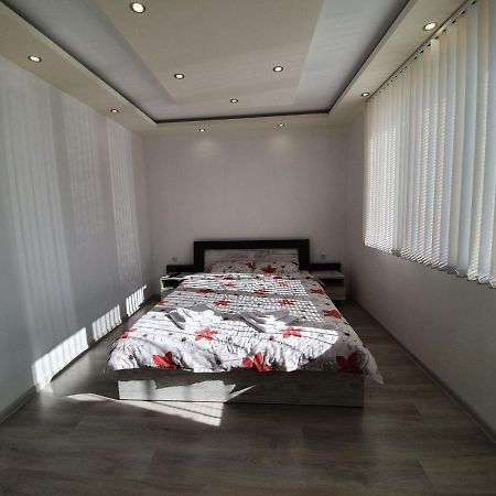 Д И В 2 - D & V 2 Apartment ساندانسكي المظهر الخارجي الصورة