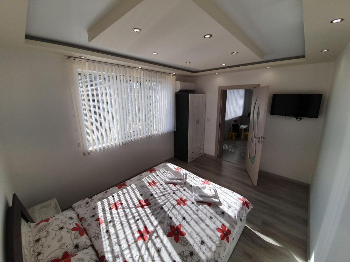 Д И В 2 - D & V 2 Apartment ساندانسكي المظهر الخارجي الصورة