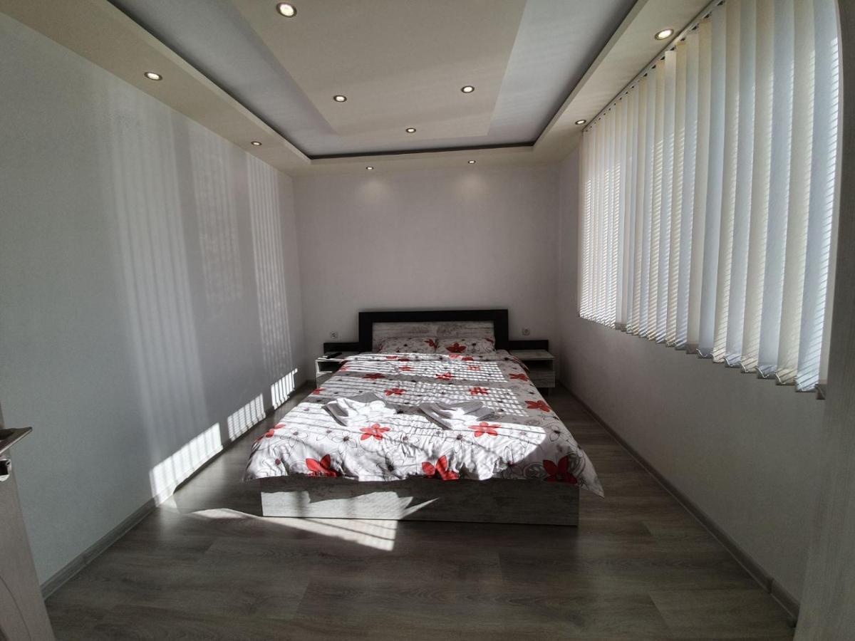 Д И В 2 - D & V 2 Apartment ساندانسكي المظهر الخارجي الصورة